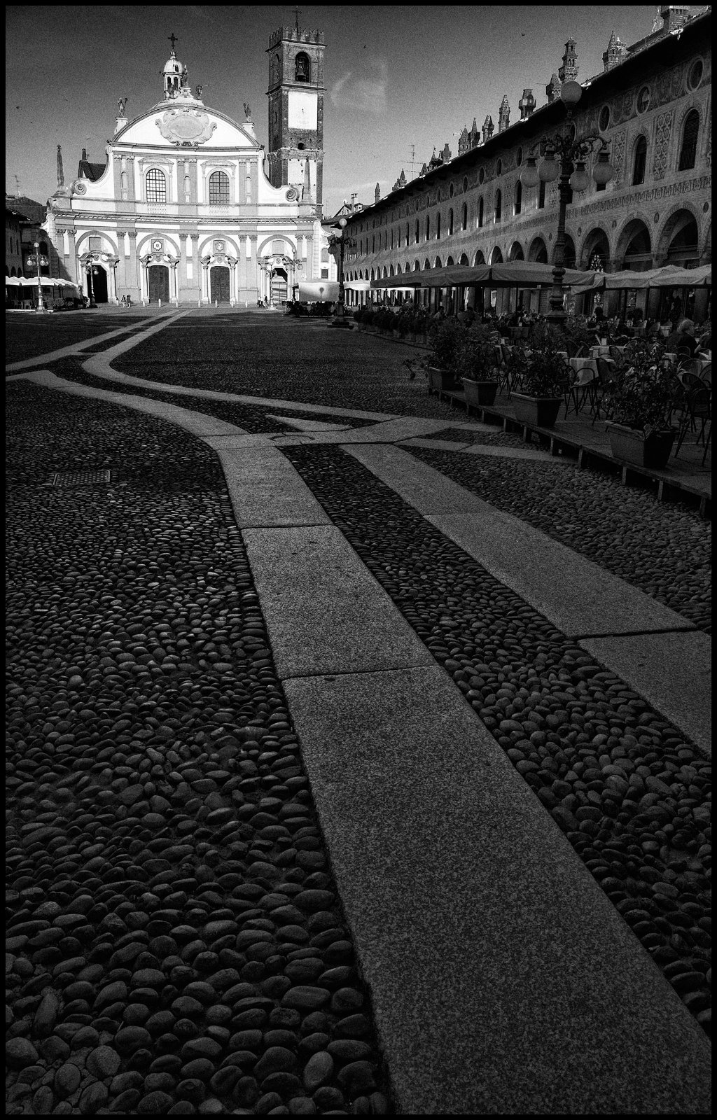 PiAZZA VERTical - ©copyright Marco Giardini